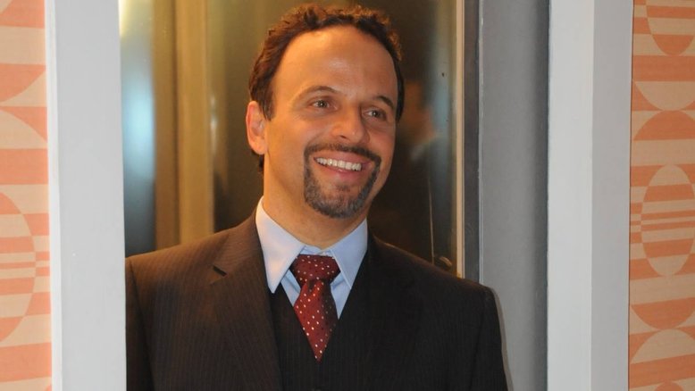 Ator Marcos Breda sofre acidente de moto e quebra fêmur, costela e clavícula