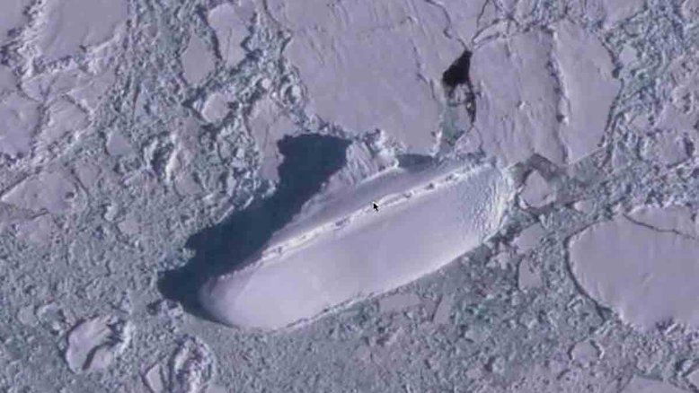 "Navio de gelo": imagem encontrada por usuário do Google Earth no litoral da Antártida está causando furor em redes sociais. Crédito: MrMBB333/YouTube