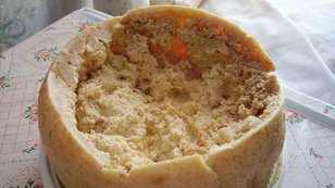 Casu marzu: queijo feito com larvas é considerado o mais perigoso do mundo (Foto: Wikimedia Commons)