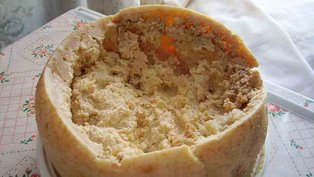 Casu marzu: queijo feito com larvas é considerado o mais perigoso do mundo (Foto: Wikimedia Commons)