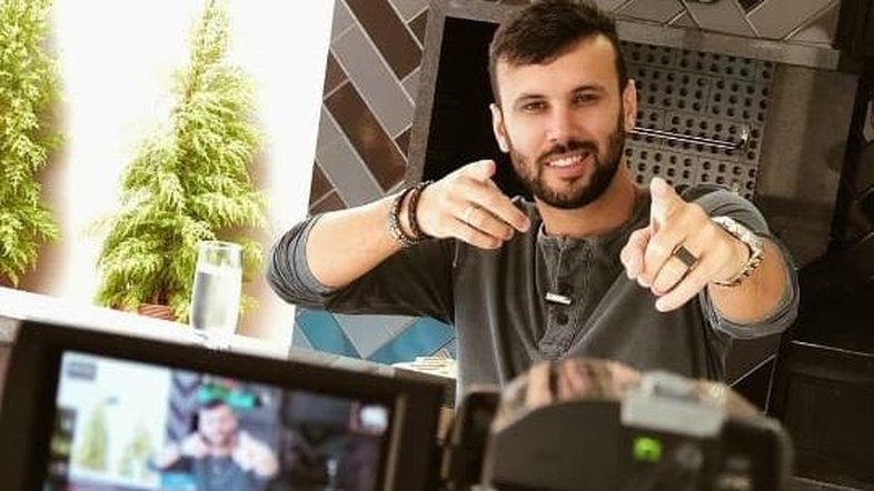 "Nerd Sedutor" faz sucesso nas redes com conselhos amorosos para homens