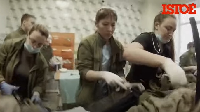Vídeo: Médica capturada pelos russos registrou imagens que foram contrabandeadas em absorvente