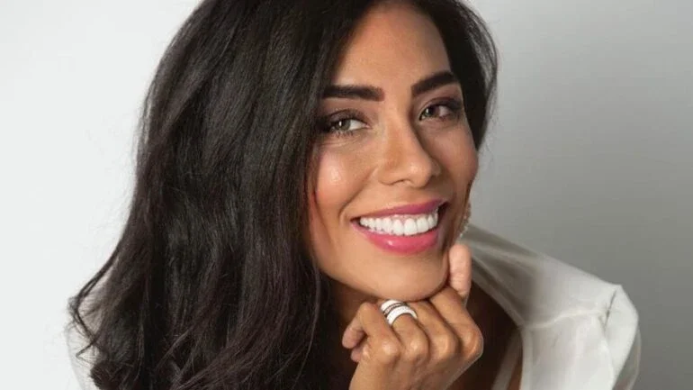 Ex-candidata a Miss, alagoana Geovana Cléa vira ‘artista dos Swarovski’