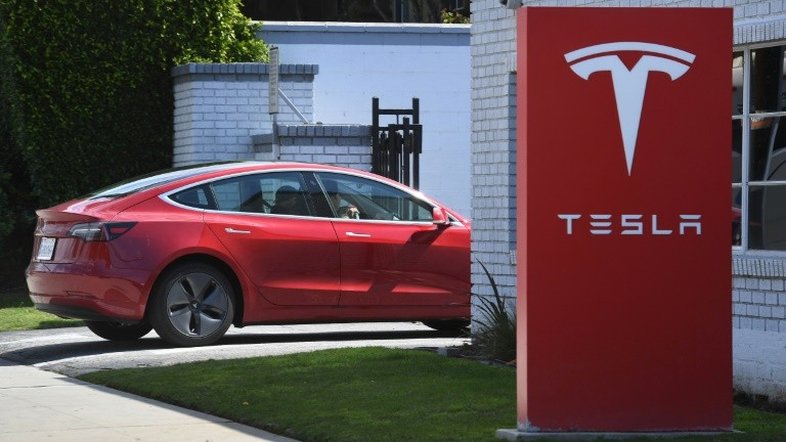 Carros da Tesla com direção autônoma envolvidos em 273 acidentes nos EUA
