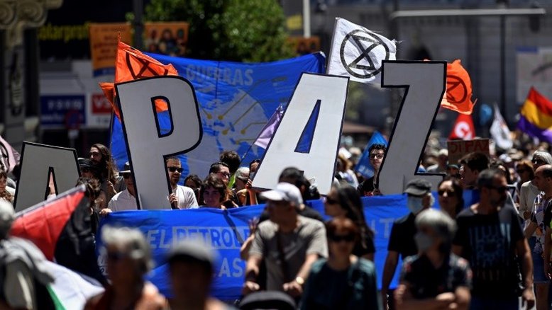 Milhares de pessoas dizem 'não' à Otan em Madri, cidade anfitriã de sua próxima cúpula