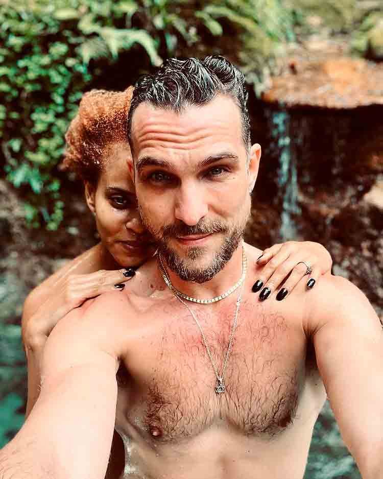 Ator de Gênesis e ex-Rouge tomam banho em piscina natural totalmente nus 5 Ator de Gênsis e ex-Rouge tomam banho em piscina natural totalemente nus. Foto: Reprodução Instagram