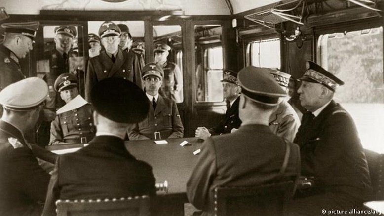 1940: França e Alemanha acertam cessar-fogo na 2ª Guerra