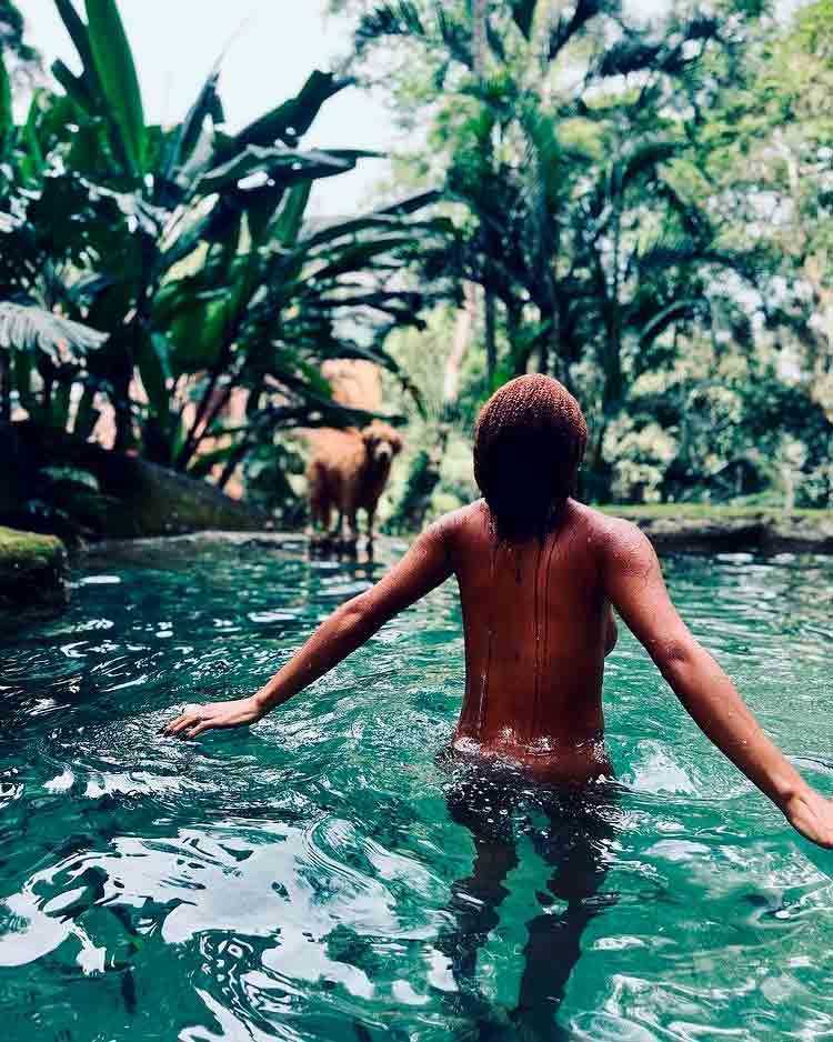 Ator de Gênesis e ex-Rouge tomam banho em piscina natural totalmente nus 6 Ator de Gênsis e ex-Rouge tomam banho em piscina natural totalemente nus. Foto: Reprodução Instagram