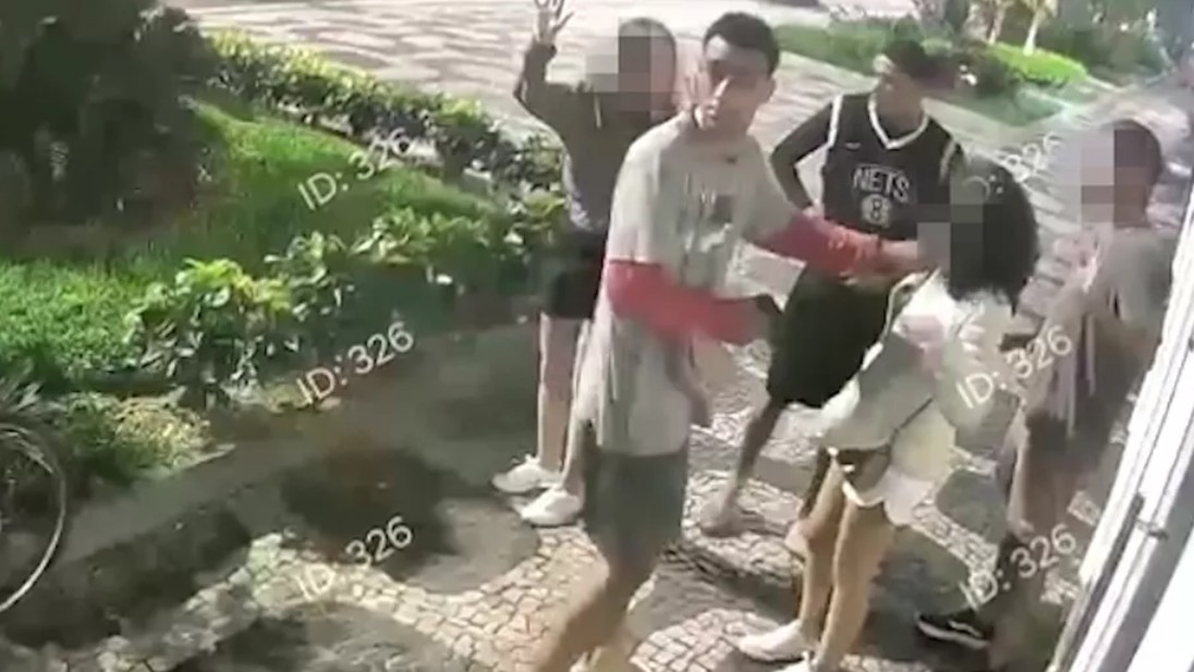 Vídeo: Criminosos armados assaltam pedestres em Ipanema (RJ)