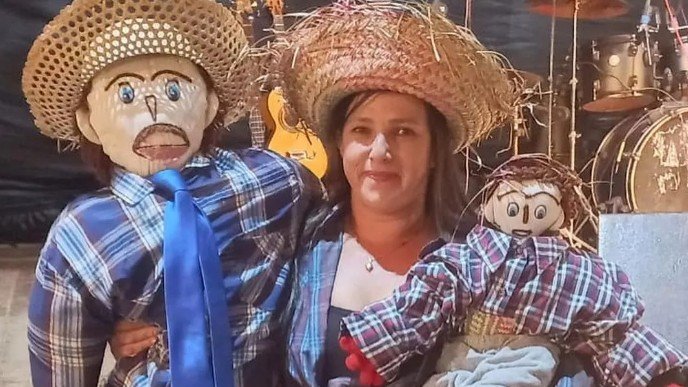 ‘Dizem que sou louca', relata mulher que casou com boneco de pano e ‘deu à luz’ um bonequinho 8 ‘Dizem que sou louca', relata mulher que casou com boneco de pano e ‘deu à luz’ um bonequinho