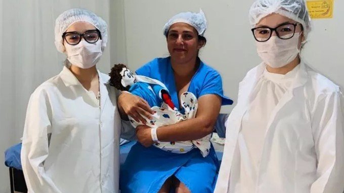 ‘Dizem que sou louca', relata mulher que casou com boneco de pano e ‘deu à luz’ um bonequinho 7 ‘Dizem que sou louca', relata mulher que casou com boneco de pano e ‘deu à luz’ um bonequinho