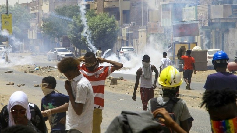 Protestos contra o governo militar no Sudão deixam ao menos cinco mortos