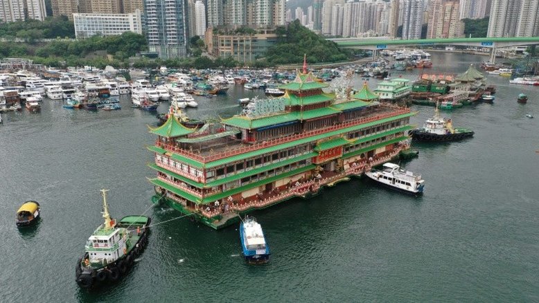 Famoso restaurante flutuante deixa Hong Kong após 50 anos