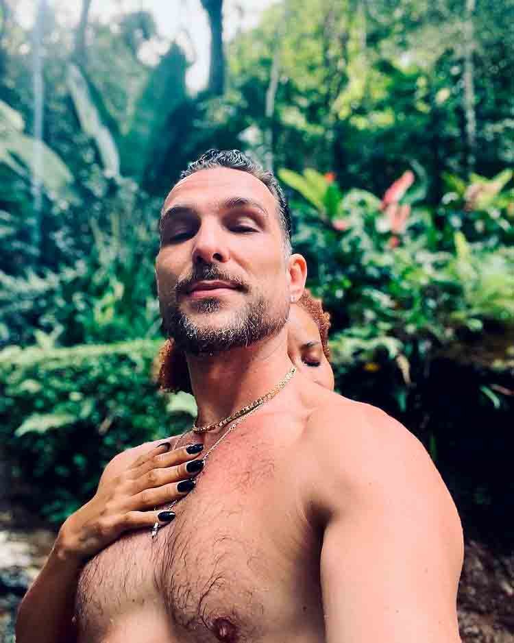 Ator de Gênesis e ex-Rouge tomam banho em piscina natural totalmente nus 7 Ator de Gênsis e ex-Rouge tomam banho em piscina natural totalemente nus. Foto: Reprodução Instagram