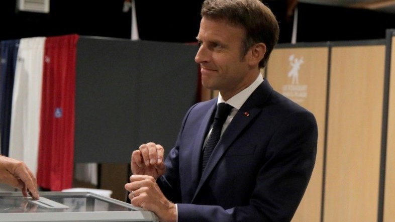 Reeleito, Macron perde maioria no Parlamento da França