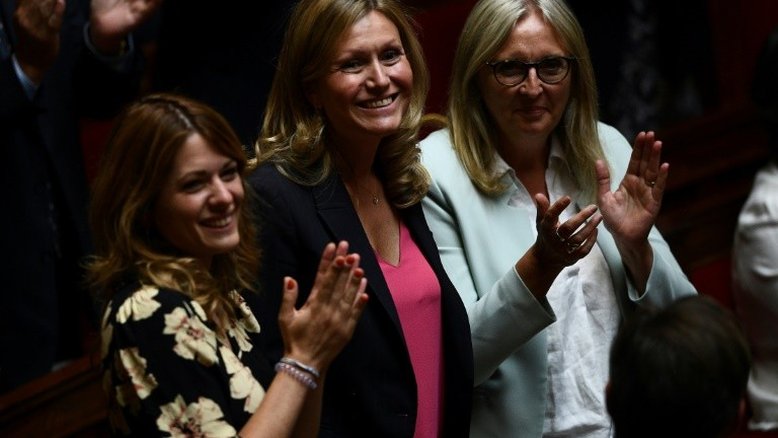 Maioria simples de Macron na França tem 250 deputados
