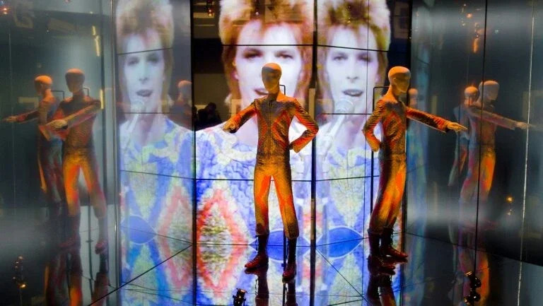Cinquenta anos do desembarque de Ziggy Stardust, o personagem que catapultou David Bowie