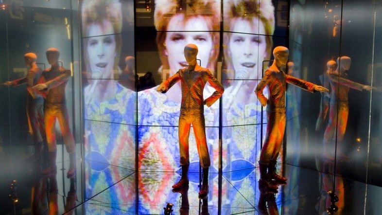 Cinquenta anos do desembarque de Ziggy Stardust, o personagem que catapultou David Bowie