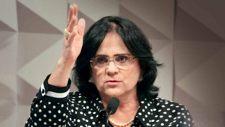 A JUÍZA E A EX-MINISTRA Joana (acima) e Damares: na mesma direção em questões envolvendo aborto