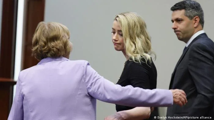 Opinião: Vamos deixar Amber Heard em paz e combater o retrocesso