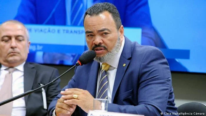 Lira determina que deputado bolsonarista reassuma mandato