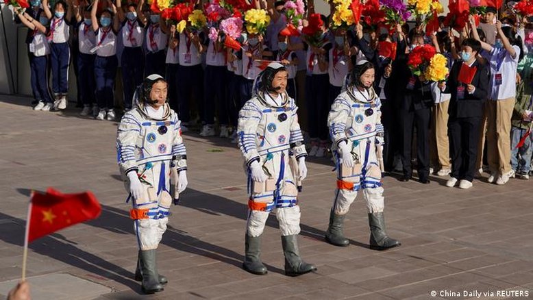 China lança nova missão tripulada para estação espacial