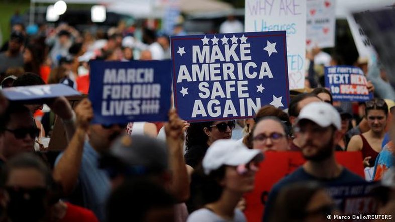 EUA: Senadores fecham acordo por redução da violência armada