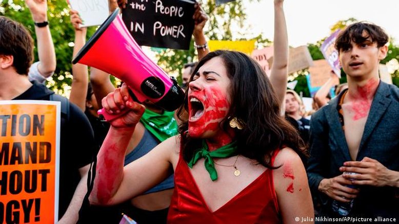 Milhares protestam nos EUA pelo direito ao aborto