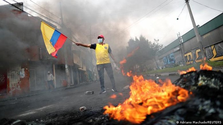 Equador anuncia corte no preço dos combustíveis em meio a protestos