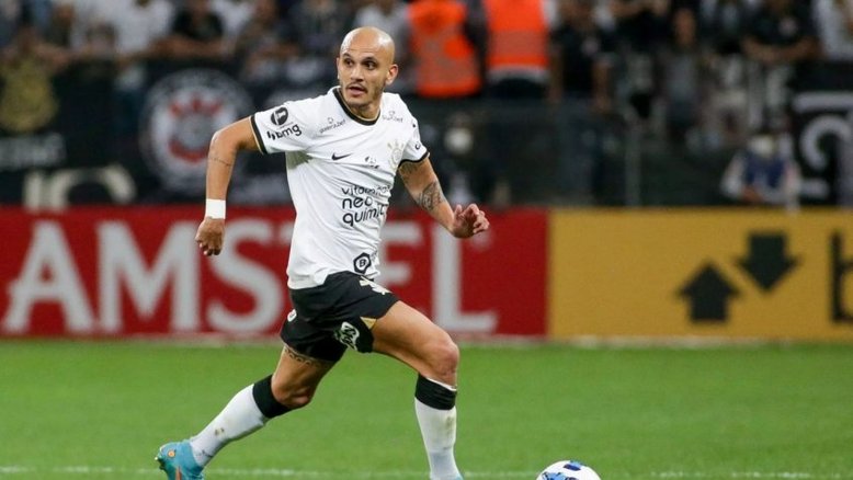 Corinthians vence Goiás e empata em pontos com líder Palmeiras
