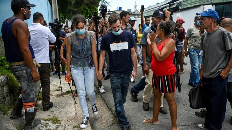 Cubana depõe ante as autoridades após denunciar duras condições de vida na web
