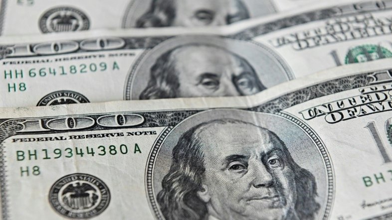 Com a maior inflação dos últimos 30 anos, argentinos dependem cada vez mais do dólar