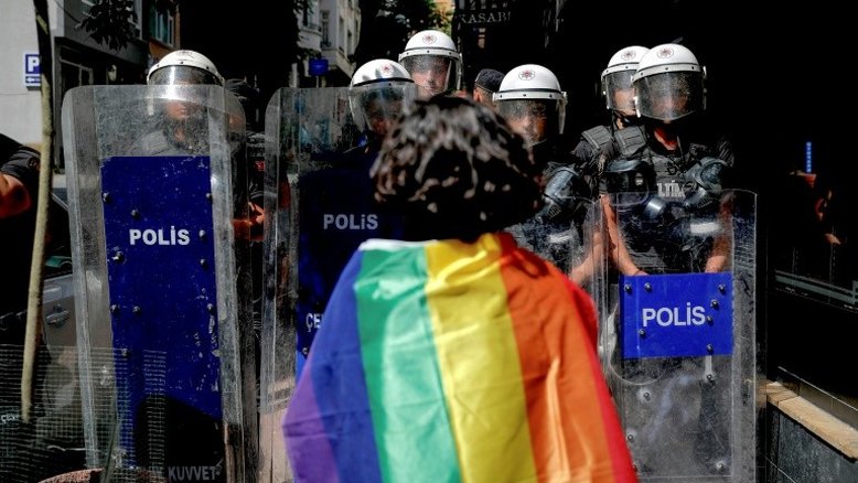 Mais de 150 presos em desfile do Orgulho LGBTQIA+ em Istambul