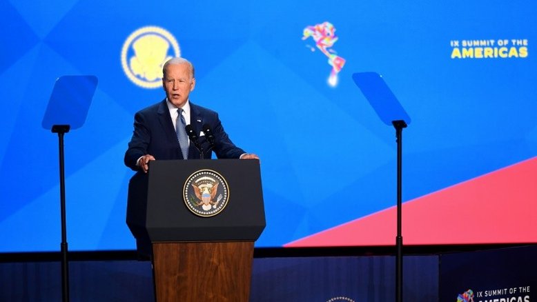 Biden pede que América Latina resolva divergências na democracia