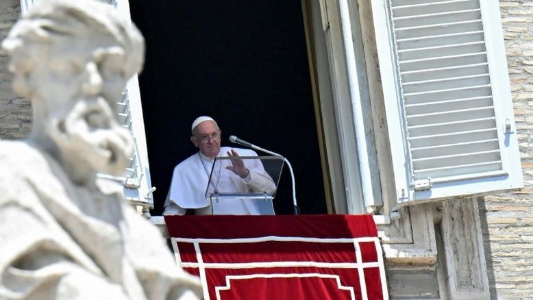 Papa Francisco pede calma no Equador