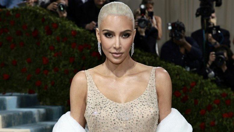 Kim Kardashian é acusada de danificar vestido de Marilyn Monroe no Met Gala
