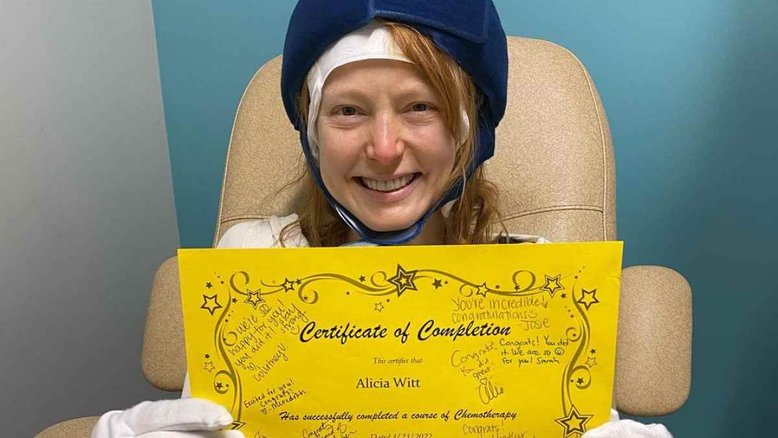Atriz de 'The Walking Dead' e 'Orange is the New Black' revela câncer 5 meses após morte dos pais