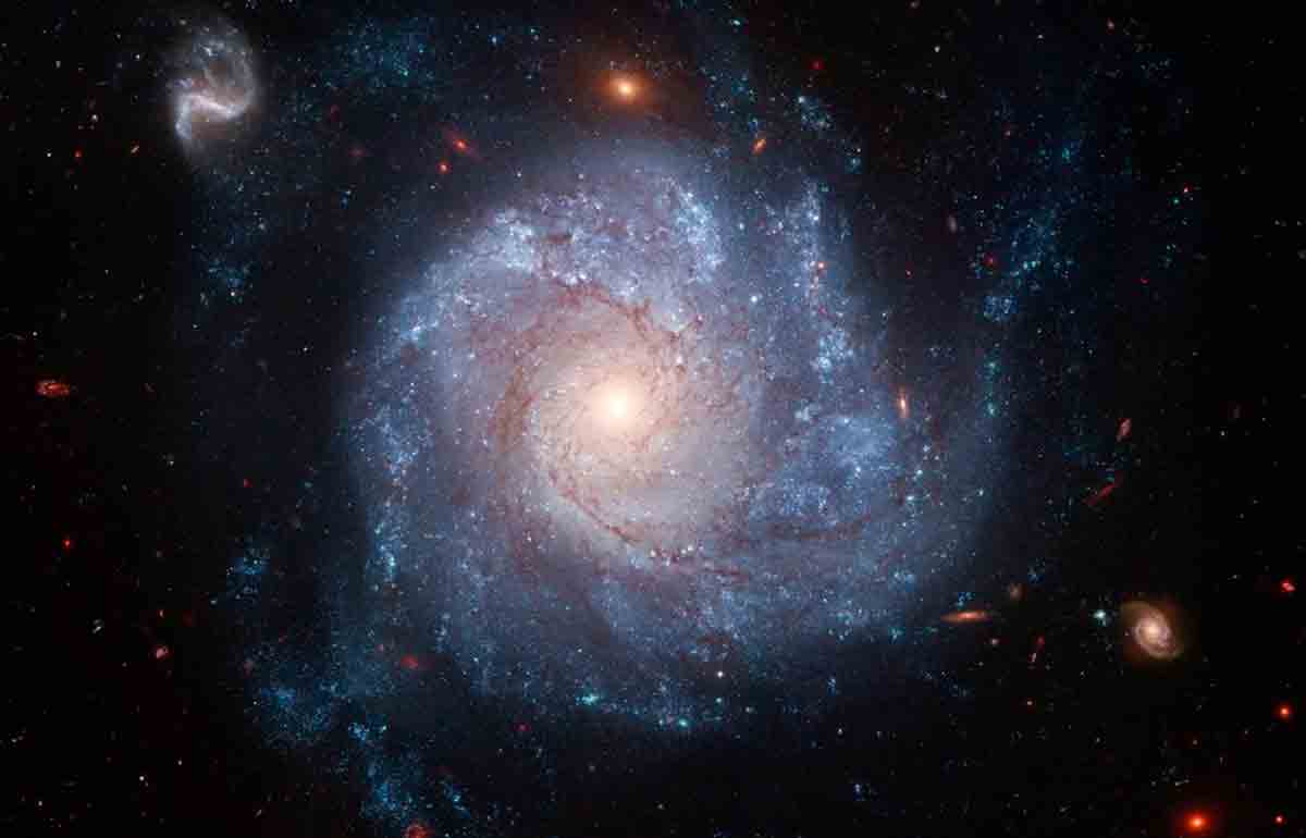 Galáxia NGC 1309, onde foi encontrada a estrela anã branca. Crédito: Nasa, ESA, The Hubble Heritage Team (STSCI/AURA) e A. Riess (JHU/STSCI)