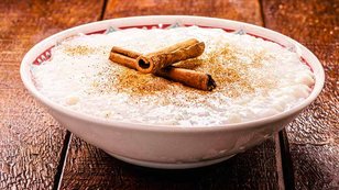 Festa Junina: Receita fácil de arroz doce bem cremoso com arroz de risoto (Foto: iStock)
