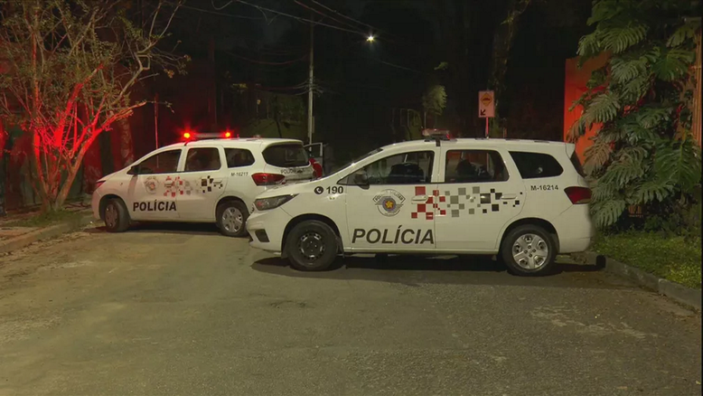 Assaltantes invadem casa no Morumbi e trocam tiros com a polícia; um banido morreu