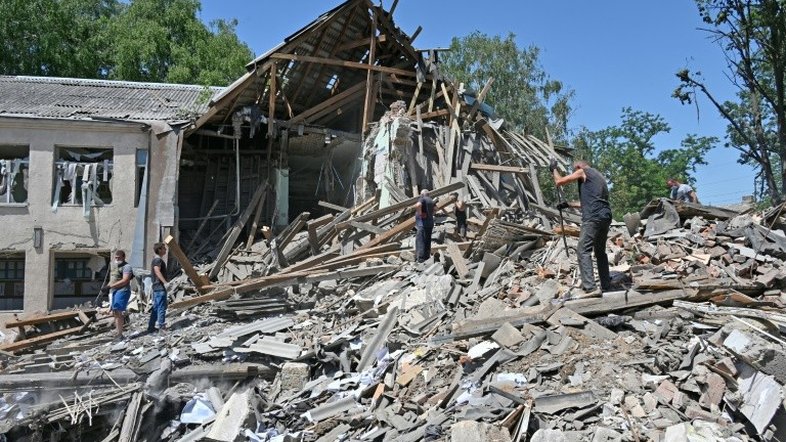 Rússia intensifica cerco no leste da Ucrânia e provoca 'destruição catastrófica'