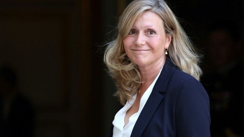 Ex-ministra de Macron é a primeira presidente do Parlamento na França