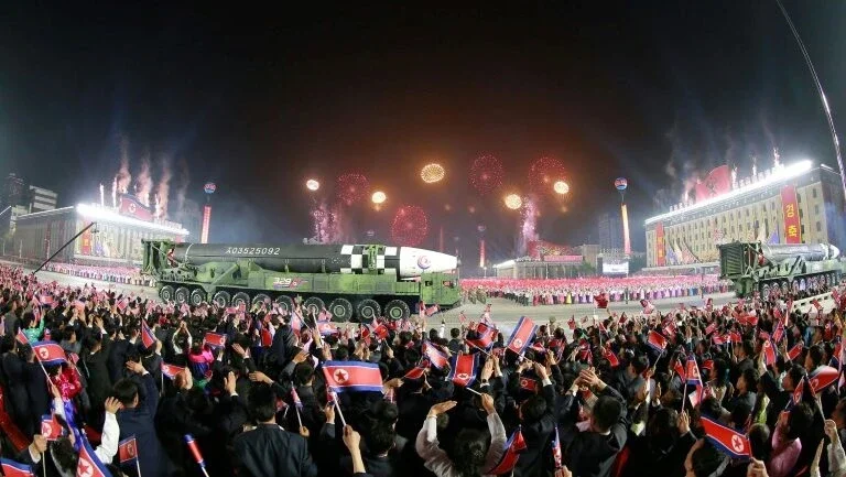 Coreia do Norte dispara oito mísseis balísticos, segundo Seul