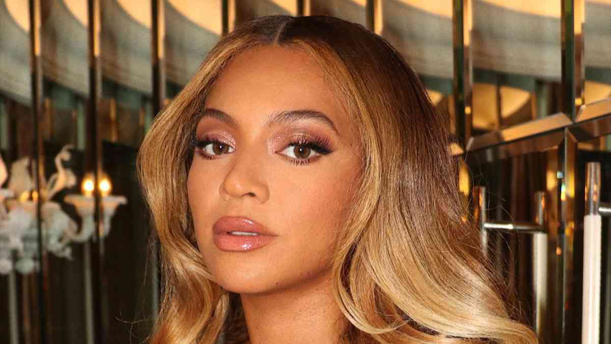 Beyoncé surpreende fãs e divulga nome e data de lançamento de novo álbum