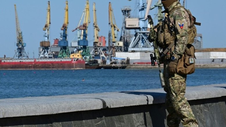 Navio com 7.000 toneladas de cereais zarpa de porto ucraniano ocupado