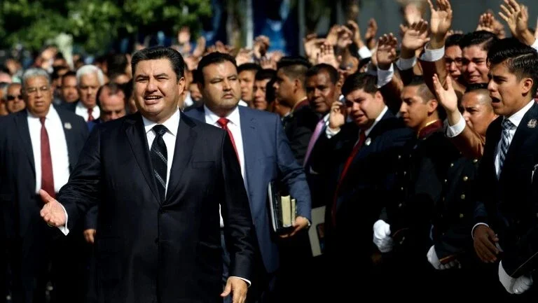 Líder do culto La Luz del Mundo admite culpa por acusações de abuso sexual nos EUA