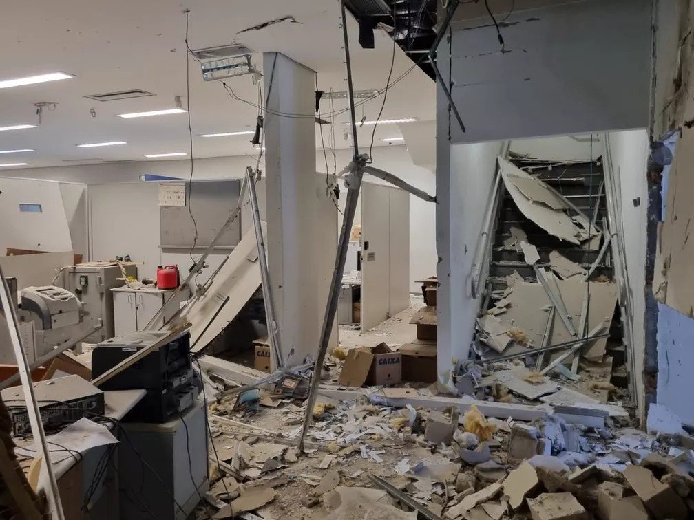 MG: Imagens mostram estado da agência da Caixa Econômica após ataque em Itajubá ; veja as fotos