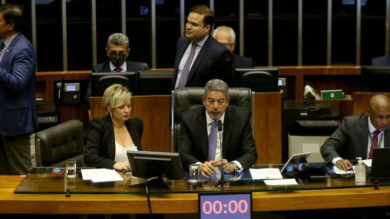 Câmara aprova urgência de PLs que podem reduzir preços da luz e dos combustíveisCâmara aprova urgência de PLs que podem reduzir preços da luz e dos combustíveis