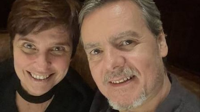 https://istoe.com.br/cassio-gabus-mendes-faz-rara-aparicao-com-a-mulher-lidia-brondi-te-amo/