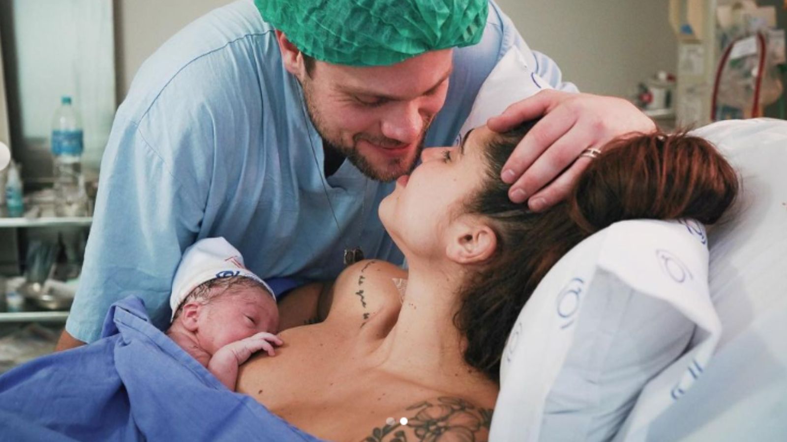 Paula Amorim dá à luz a Theo, filho com Breno Simões